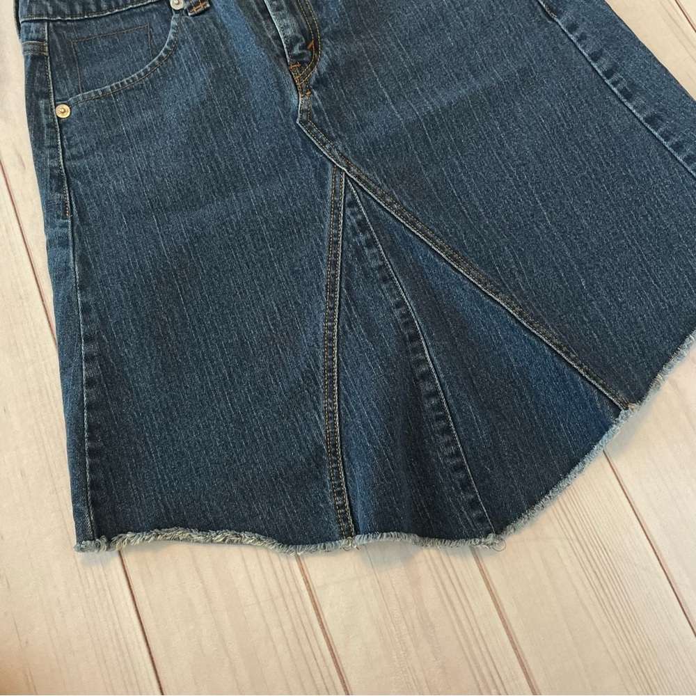 y2k Levi’s Denim Jean Skirt Size 8 Raw Edge Frayed Hem Asymmetrical Stitching - Picture 6 of 16